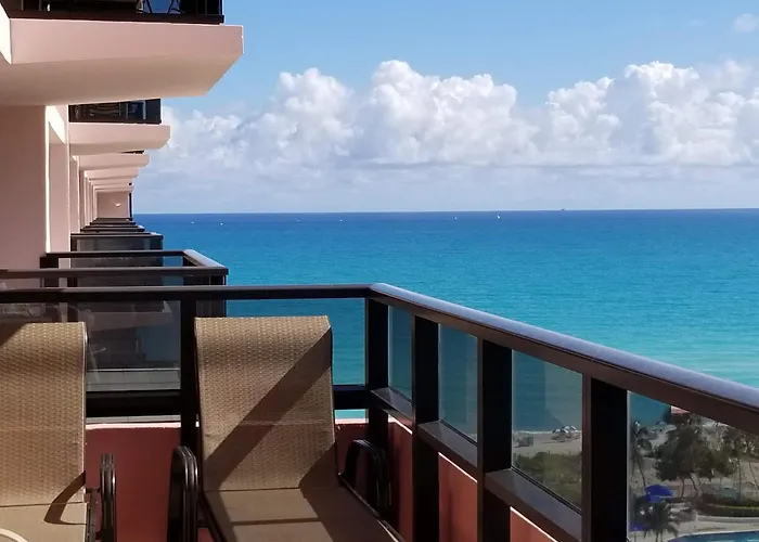 Deluxe Beach Resort - Hora Rentals